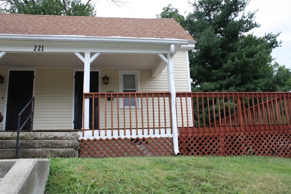 221 E 10th St, Bloomington, IN 47408 - photo 1