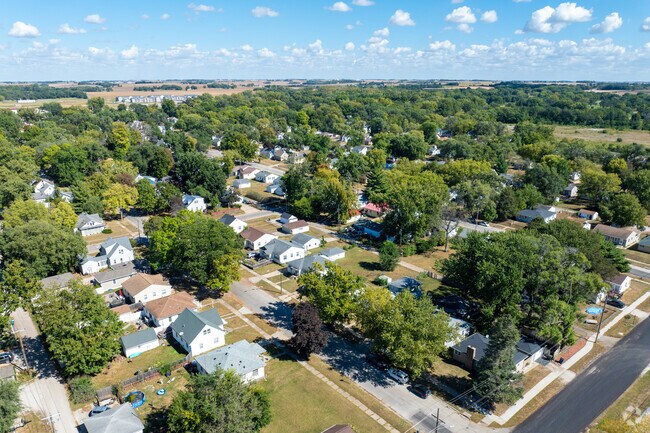 Roosevelt is a charming neighborhood in the city of Waterloo, Iowa.
