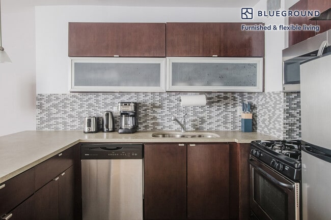 301 E 47th St unit FL6-ID1737, New York, NY 10017 - photo 5