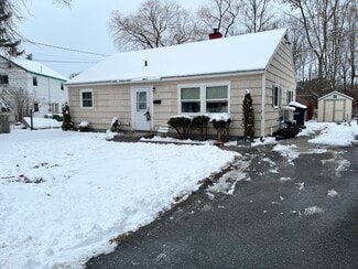 10 Knox Ave, Bangor, ME 04401