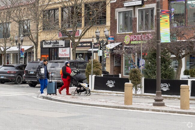 Nearby in downtown Stamford you'll be able to take advantage of the shops and restaurants.