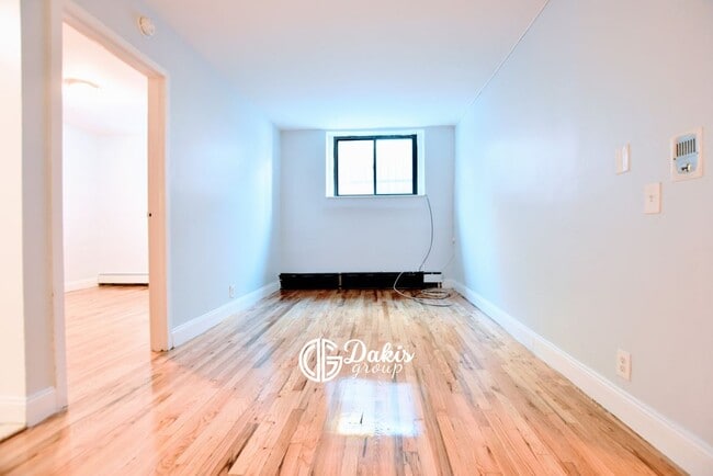 25-33-33 23rd St, Queens, NY 11102 - photo 2