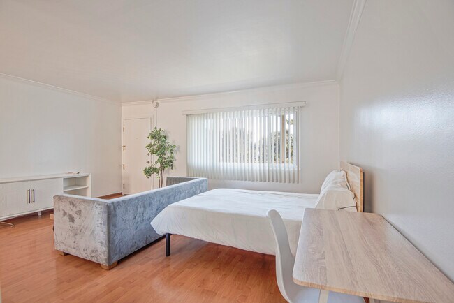 5845 Interceptor St unit N, Los Angeles, CA 90045 - photo 4