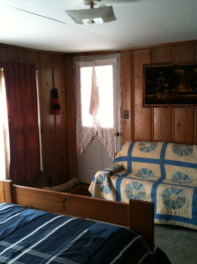 2319 S 18th St unit 1 Rear Level, Saint Joseph, MO 64503 - photo 5