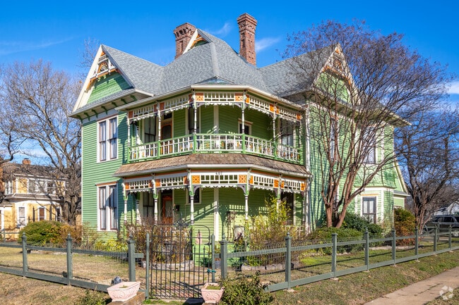 A vibrant, colorful Victorian-style home built in the early 20th century in Waxahachie.