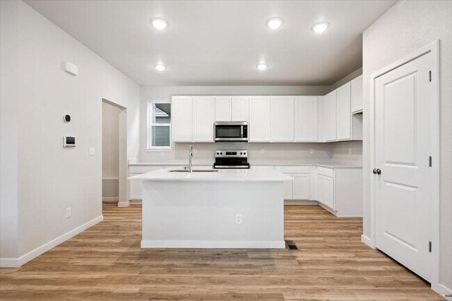 4719 Valdai Ct, Aurora, CO 80019 - photo 4