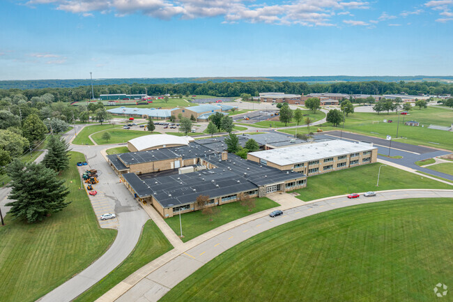 Logansport Junior High School has a student-teacher ratio of 15 to 1.