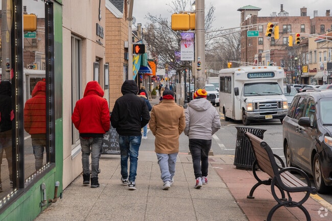 North Bergen is home to Bergenline Avenue, which holds many shops and other businesses.