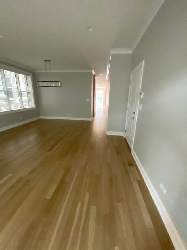 3229 N Kenmore Ave unit 2, Chicago, IL 60657 - photo 3