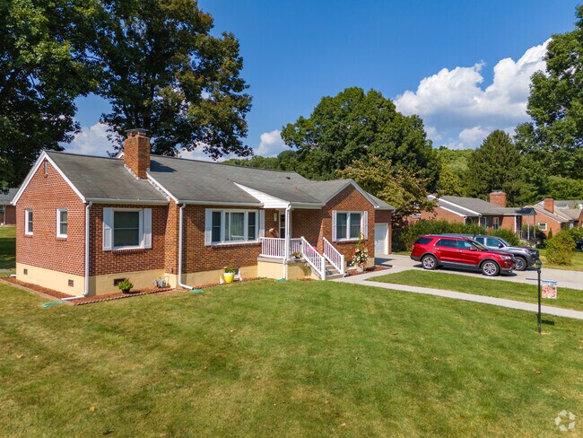 Murphy is surrounded by scenic natural beauty, with parks and green spaces nearby.