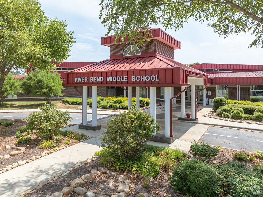 The entrance to River Bend Middle School.