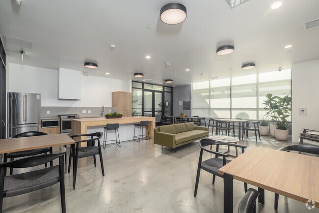 The Iris, Los Angeles, CA 90064 - photo 4