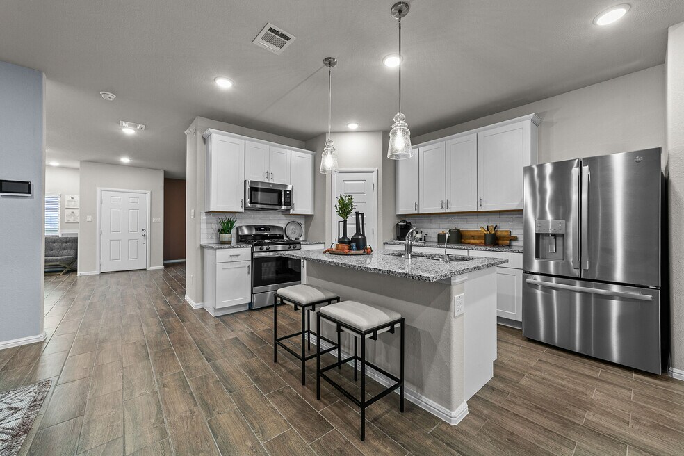 1048 Tarryhill Dr unit 36493930, Crowley, TX 76036 - photo 1