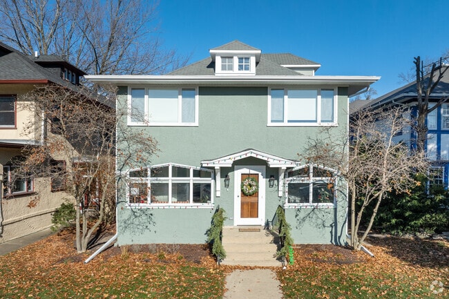 American Foursquares give space for growing families in Northeast Evanston.