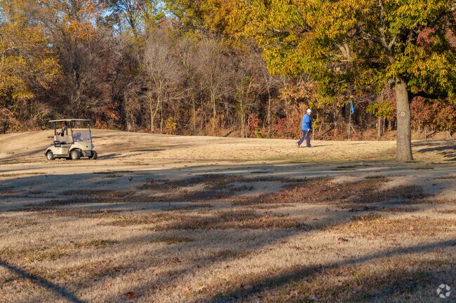 North Ridge is just a short drive to Mohawk Parks golf course.