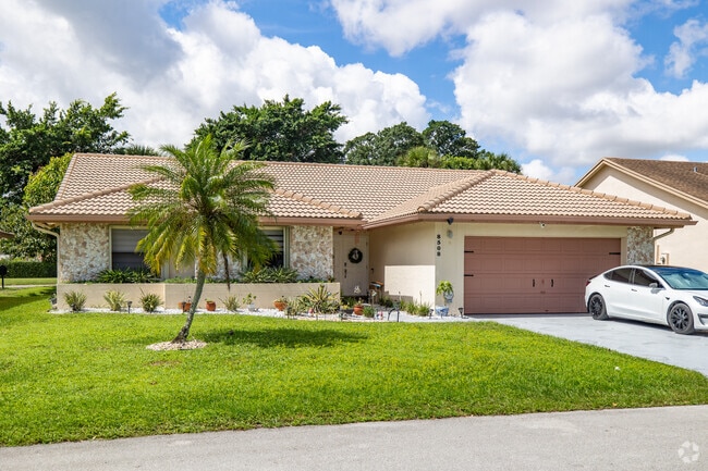 Mid-century homes in Woodmont in Tamarac, FL are long lasting homes.