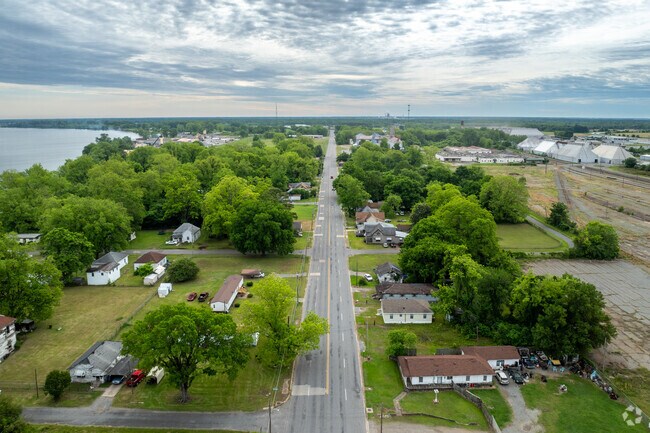 Some of the homes in Pine Bluff are located along Lake Saracen.