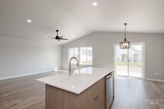 312 N Meadowsweet Ave, Kuna, ID 83634 - photo 7