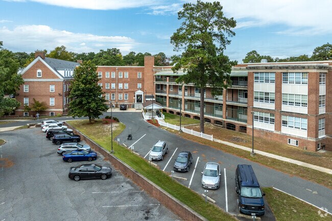 Deer's Head Hospital Center is conveniently located in Johnson Pond.