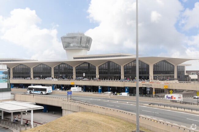 The nearest airport to Preakness is Newark Liberty International Airport.