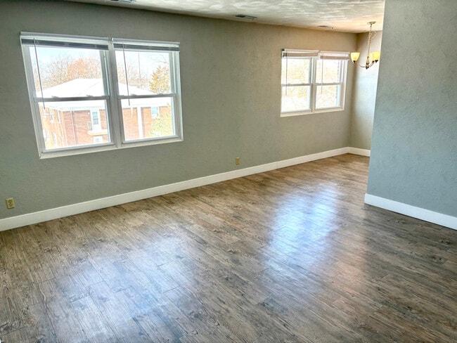 4026 N Illinois Ave unit 10, Peoria Heights, IL 61616 - photo 5