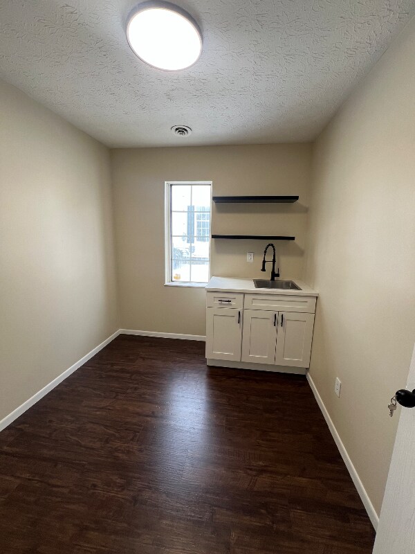 508 E Broad St, Elyria, OH 44035 - photo 5