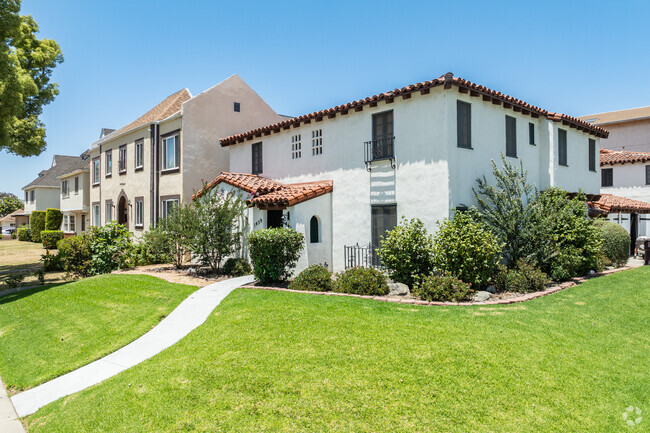 Large multiunit housing is popular in Citrus Grove.