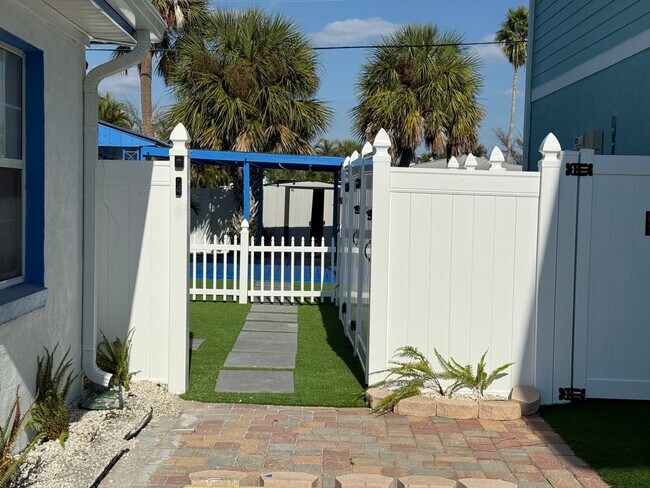 13115 3rd St E unit 1C, Madeira Beach, FL 33708 - photo 4