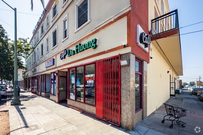 Cafe Da Huong in Peralta-Laney, Oakland, CA is the best asian food in town.