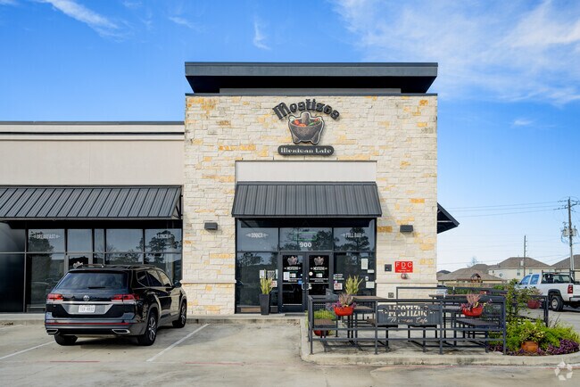 Local eateries charm residents with diverse food options in Woodloch.