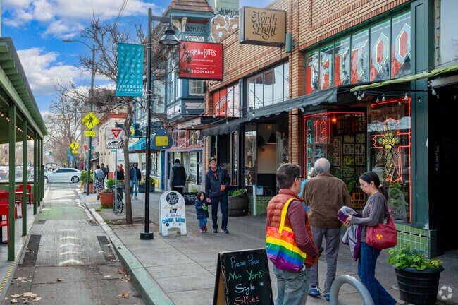 Locals can find many places to grab a bite in downtown Temescal.
