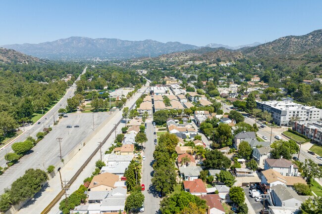 This neighborhood is a quite mountain town, hidden just below the Angeles National Fores