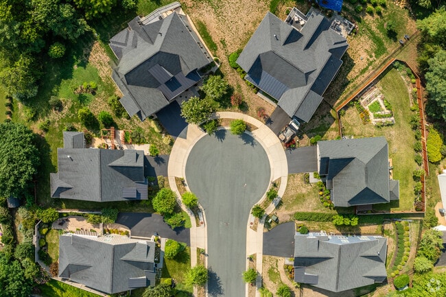 Many cul-de-sacs keep the communities tight knit in Rio.