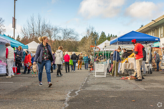 Check out the live performers in Brookside at the Holiday Farmers Market & Craft Fair.