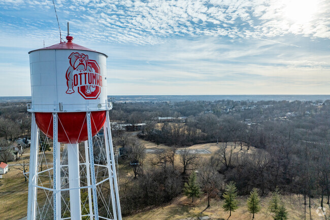 Ottumwa occupies a series of beautiful hills along the Des Moines River.