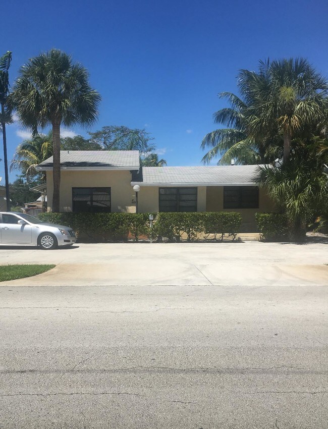 1909 Harding St unit 2, Hollywood, FL 33020 - photo 3