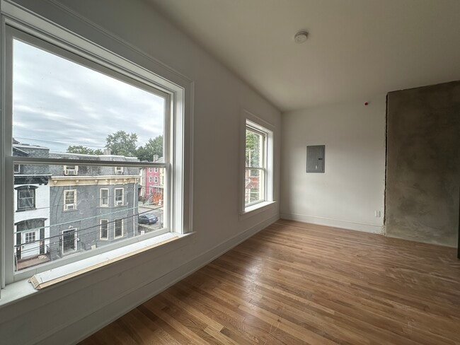140 3rd St unit 4, Newburgh, NY 12550 - photo 2