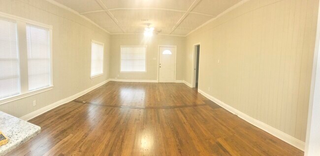 310 2nd St, Palestine, TX 75803 - photo 4