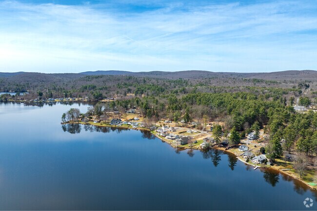 This rustic enclave hugs the shoreline of the Hamilton Reservoir.