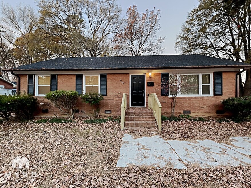 6600 Barrington Dr, Charlotte, NC 28215 - photo 1