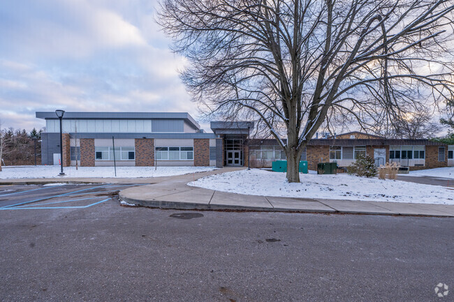 Phoenix Alternative High School has an overall D rating on Niche.com.
