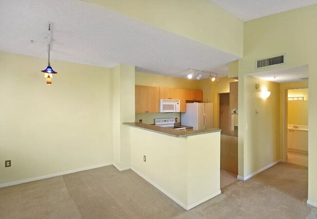 8010 N Nob Hill Rd, Tamarac, FL 33321 - photo 4