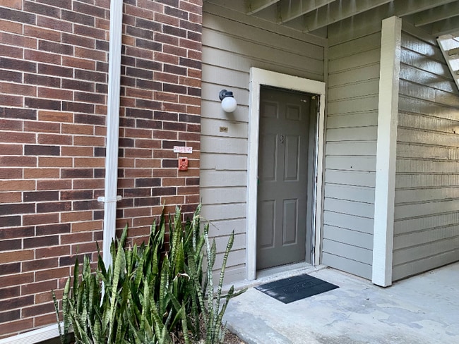 1400 Gandy Blvd N unit 104, Saint Petersburg, FL 33702 - photo 2