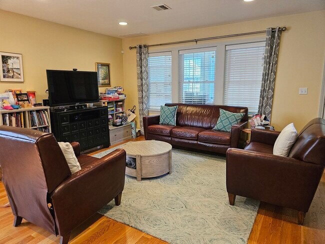 88 Milton St unit 1, Arlington, MA 02474 - photo 2