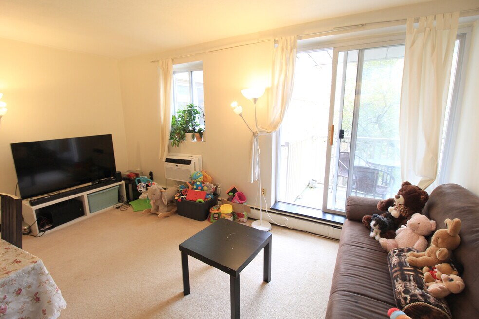 123 Sewall Ave unit 2L, Brookline, MA 02446 - photo 1