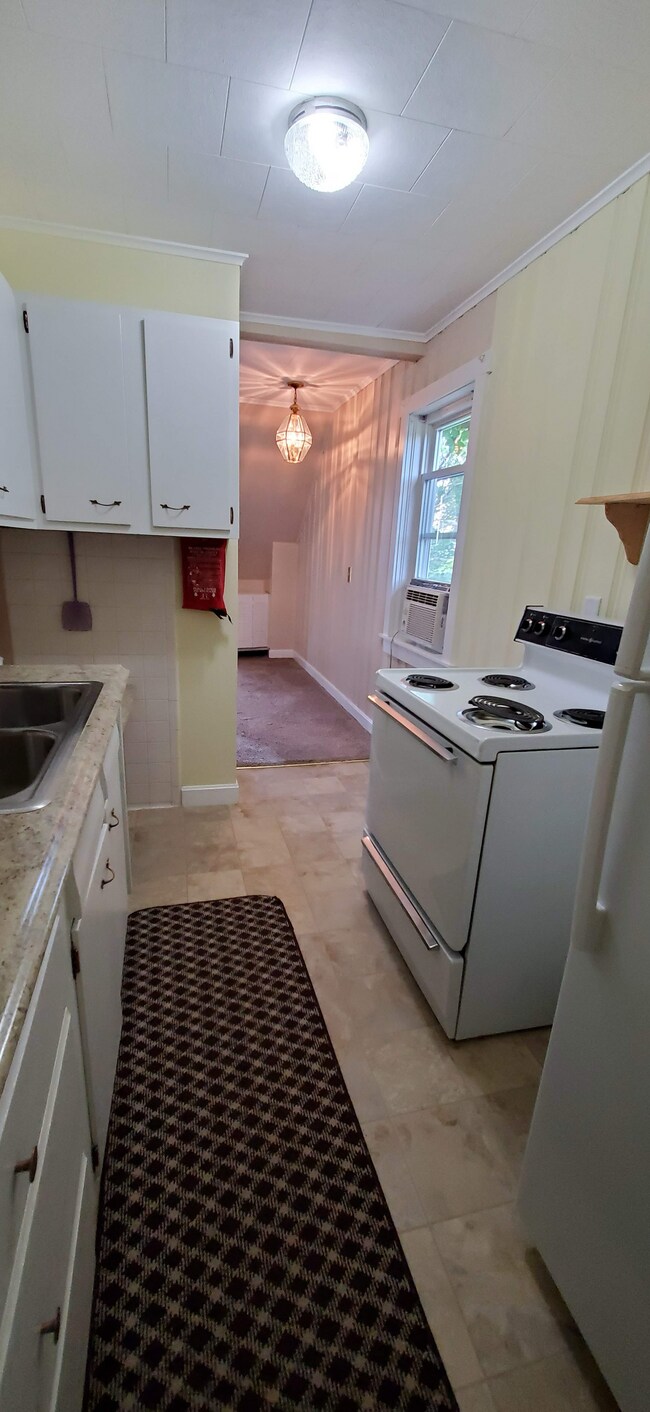 40 Fairmount St Unit 3, Clinton, MA 01510