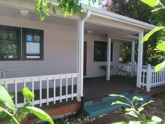 165 4th St, Ashland, OR 97520