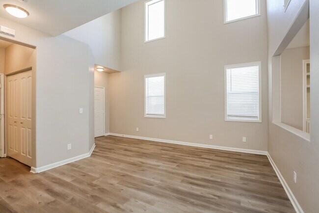 2178 Polynesia Cir, Henderson, NV 89074 - photo 5