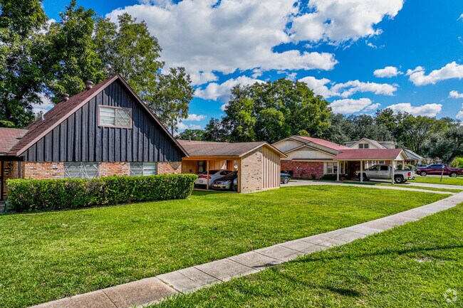 Homes in Freestate-North Highlands feature well-kept landscaping.