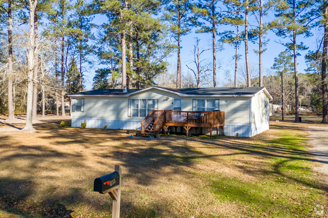 Manufactured homes are among the most common in East Sumter.